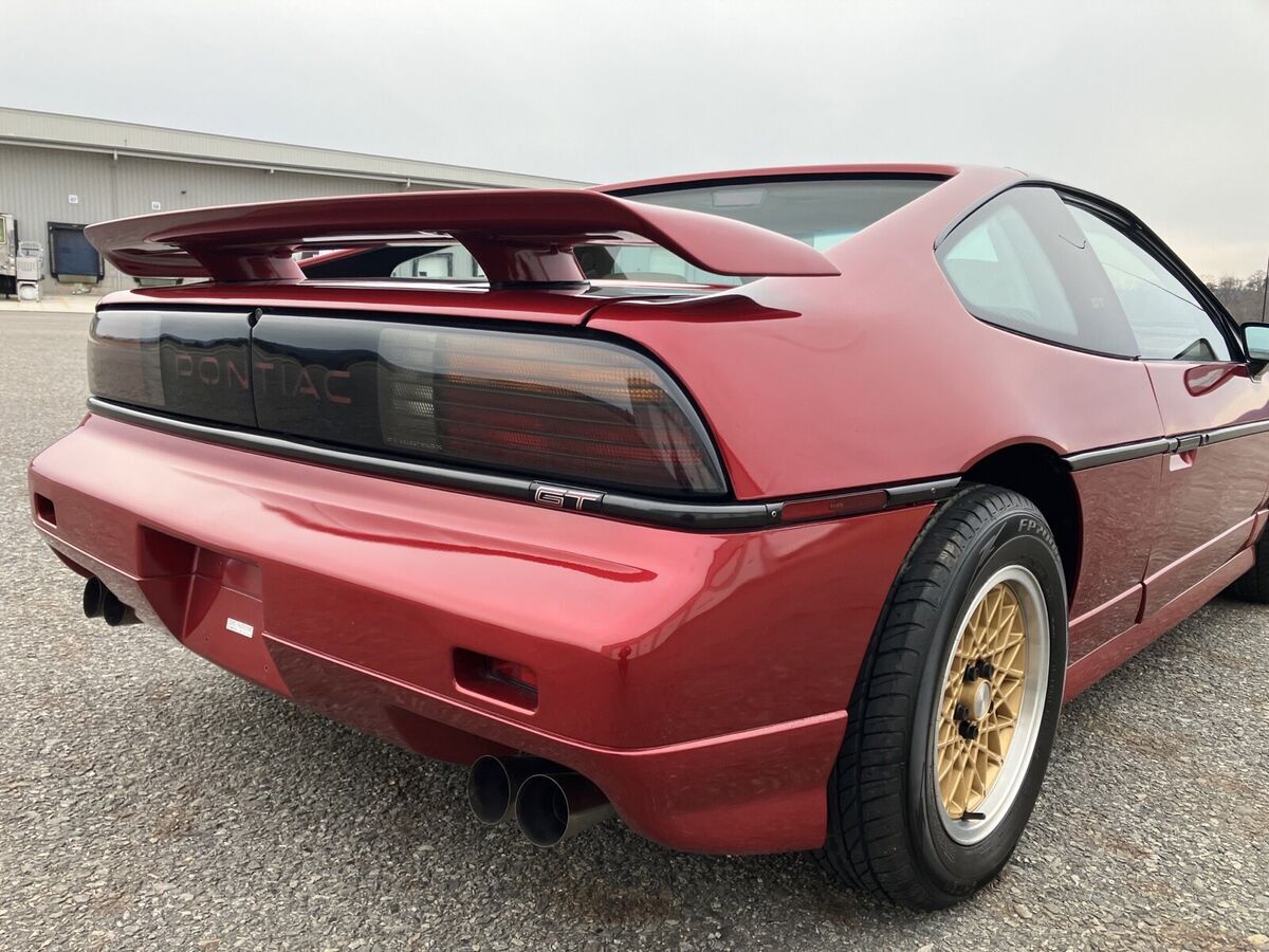 1988 Pontiac Fiero GT - photo 2