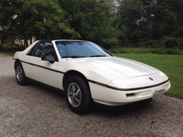 1988 Pontiac Fiero Coupe with factory T-Top 1988 Pontiac Fiero Coupe