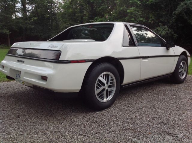 1988 Pontiac Fiero Coupe - photo 5