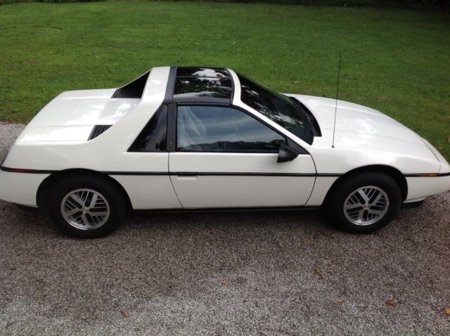 1988 Pontiac Fiero Coupe - photo 6