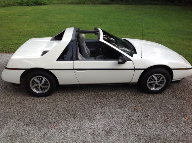 1988 Pontiac Fiero Coupe - photo 7