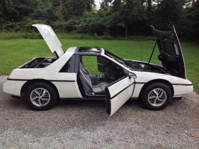 1988 Pontiac Fiero Coupe - photo 8