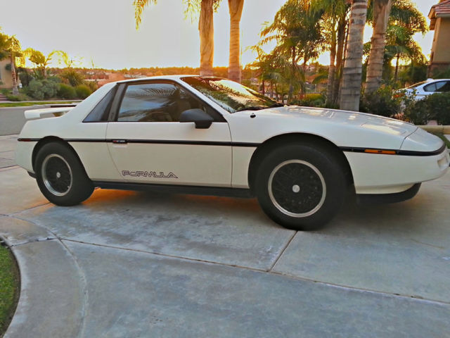 1988 Pontiac Fiero Coup - photo 2