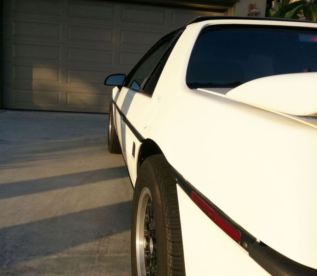 1988 Pontiac Fiero Coup - photo 3
