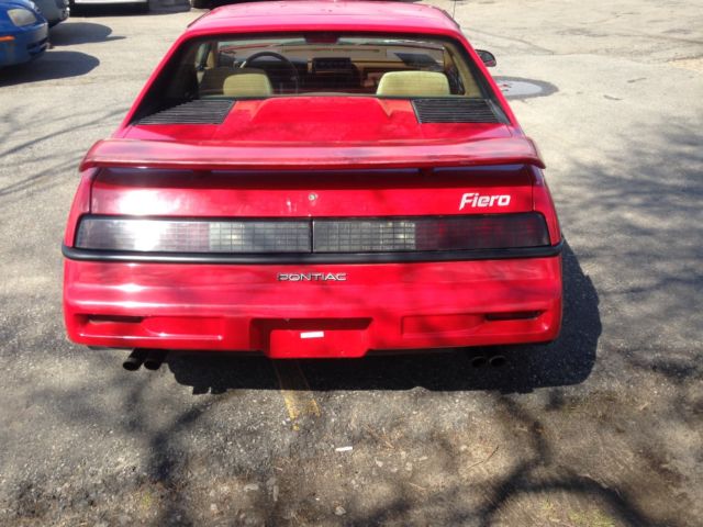 1988 Pontiac Fiero - photo 4