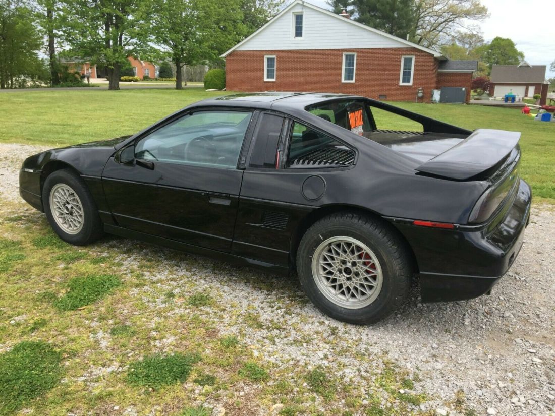 1988 Pontiac Fiero GT - photo 2