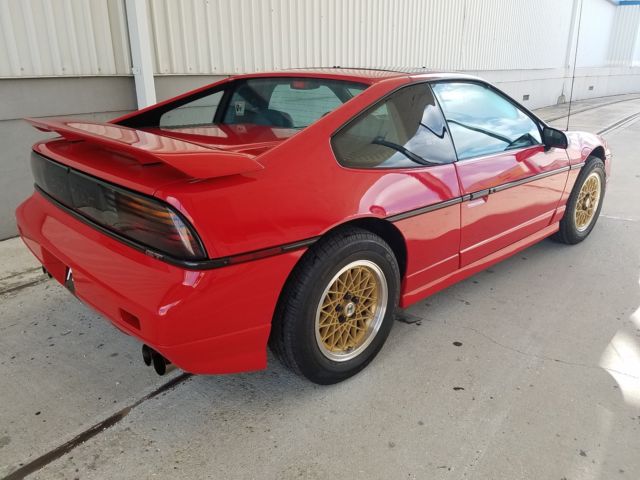 1988 Pontiac Fiero - photo 2