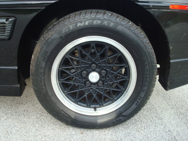 1988 Pontiac Fiero 2 Door Coupe - photo 10