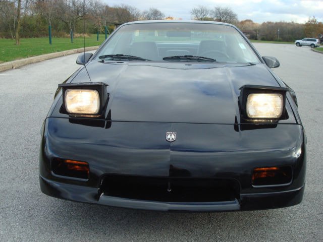 1988 Pontiac Fiero 2 Door Coupe - photo 3
