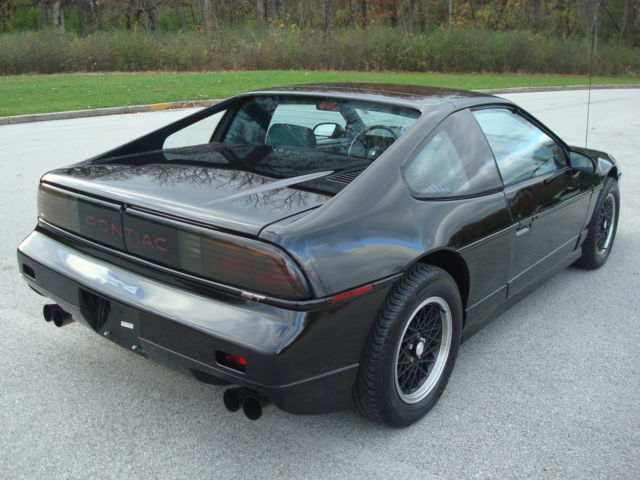 1988 Pontiac Fiero 2 Door Coupe - photo 6