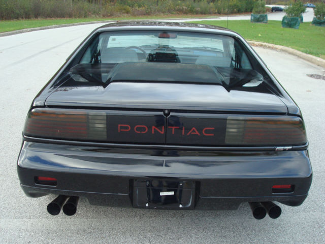 1988 Pontiac Fiero 2 Door Coupe - photo 7