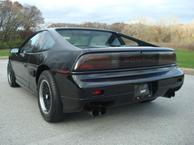 1988 Pontiac Fiero 2 Door Coupe - photo 8
