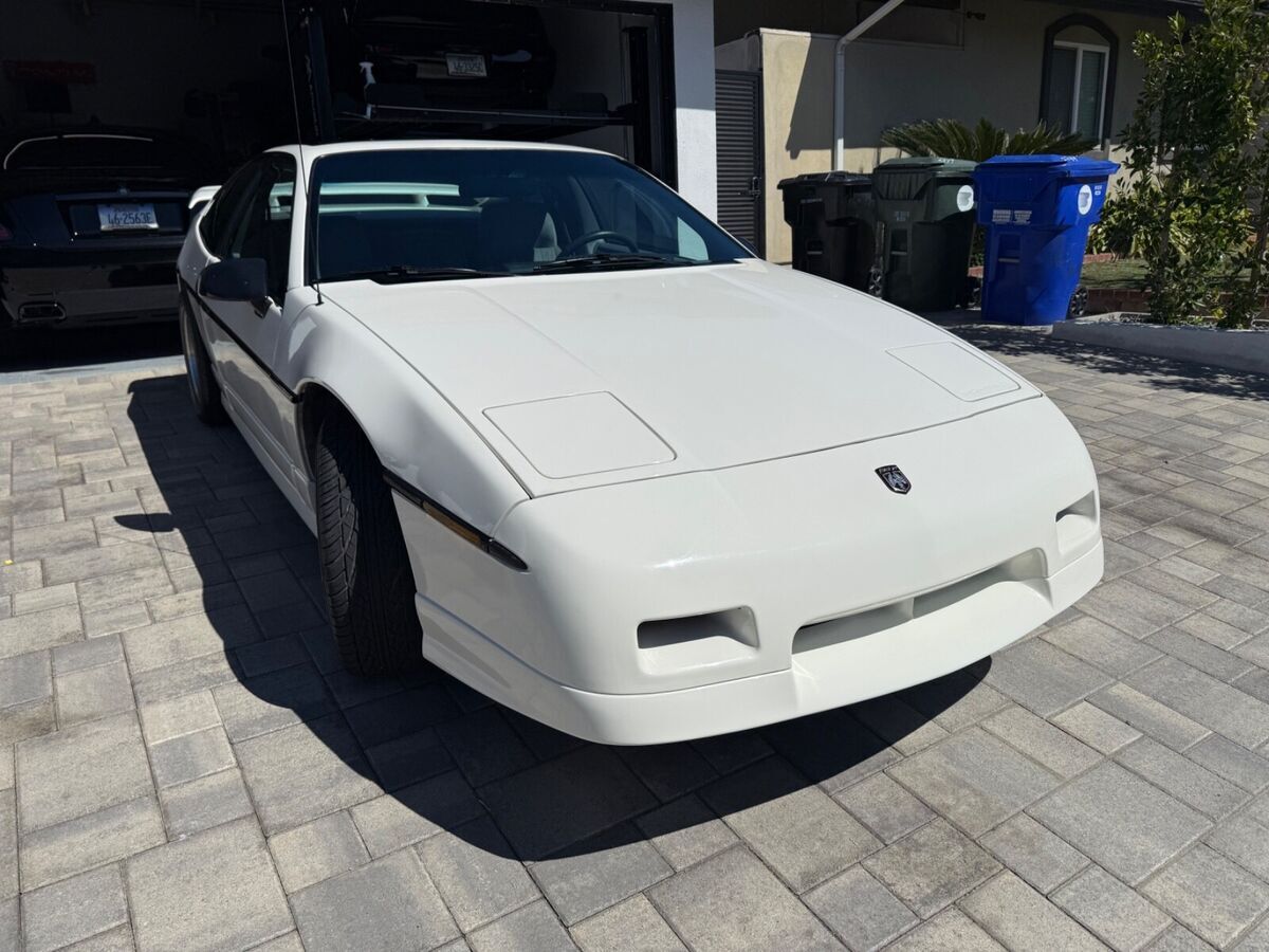 1988 Pontiac Fiero - photo 4