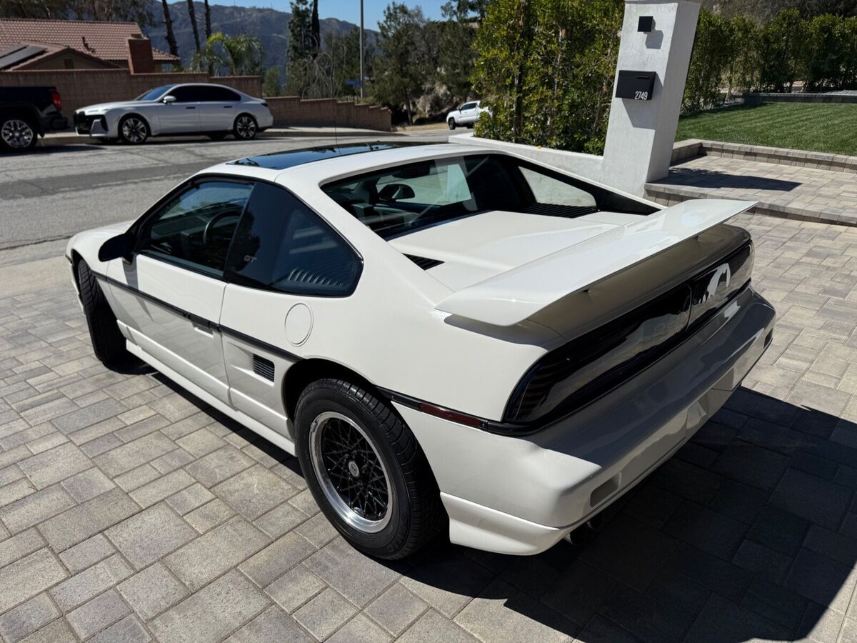 1988 Pontiac Fiero - photo 5