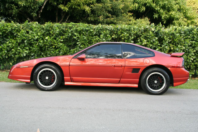 1988 Pontiac Fiero GT Coupe 2-Door - photo 2