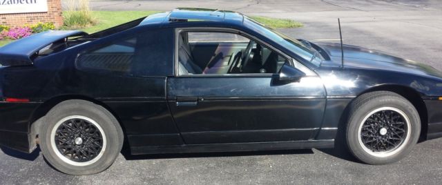 1988 Pontiac Fiero GT Coupe 2-Door - photo 4