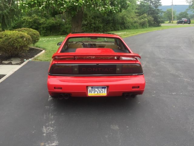 1988 Pontiac Fiero - photo 2