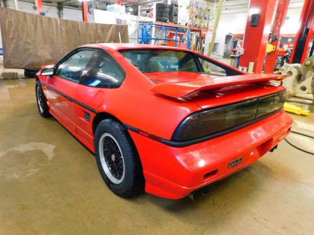 1988 Pontiac Fiero - photo 4