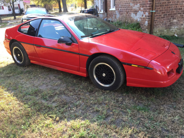 1988 Pontiac Fiero - photo 2
