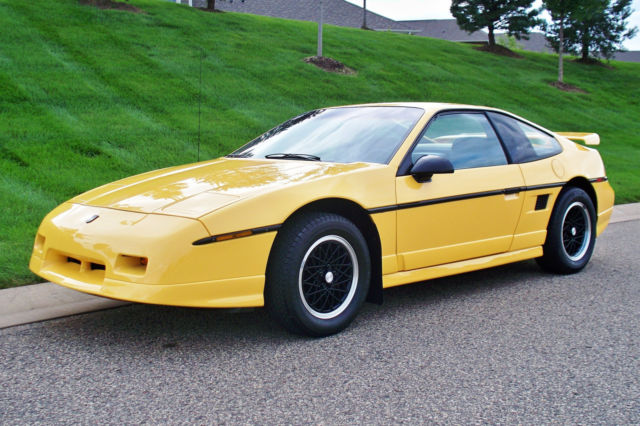 1988 Pontiac Fiero GT - photo 2