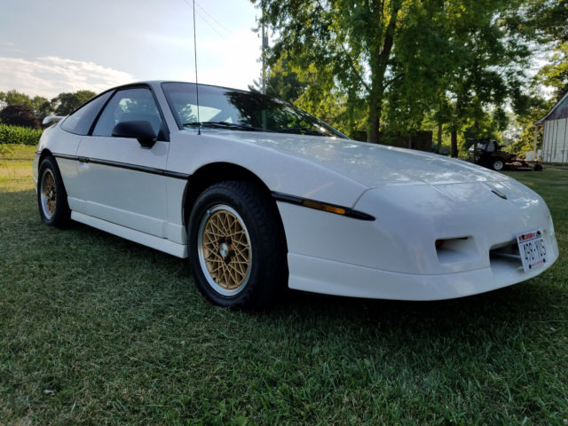 1988 Pontiac Fiero - photo 4