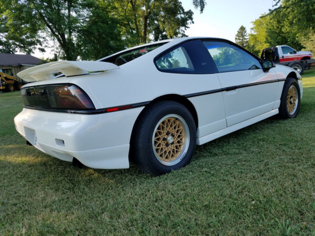 1988 Pontiac Fiero - photo 6