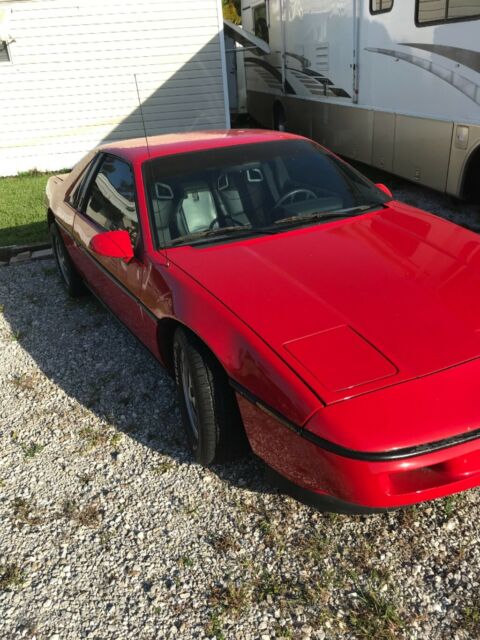 1988 Pontiac Fiero - photo 2