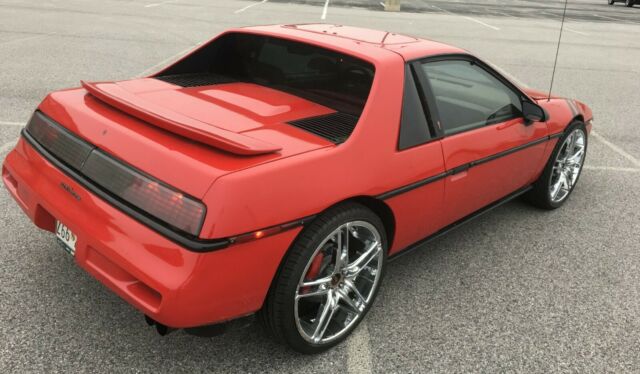 1988 Pontiac Fiero base - photo 3