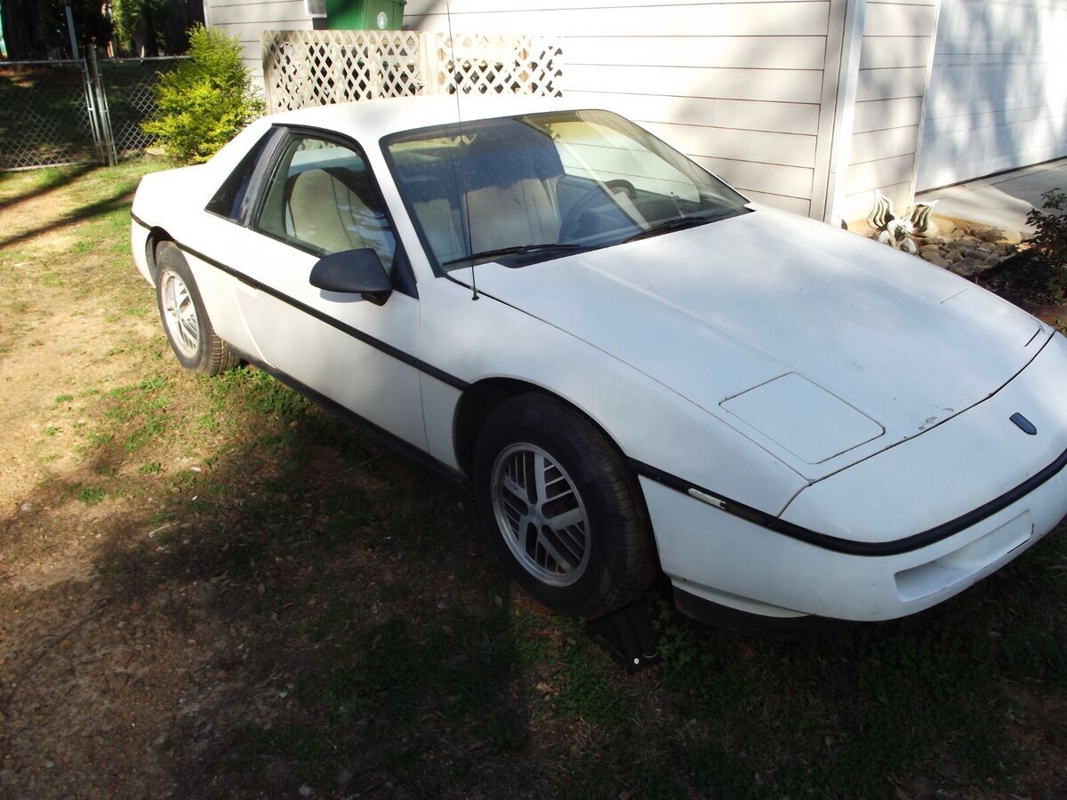 1988 Pontiac Fiero - photo 4