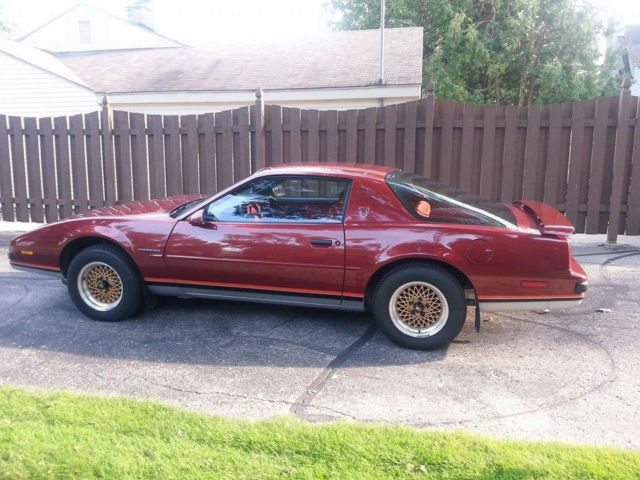 1988 Pontiac Firebird Hatchback 2DR - photo 3