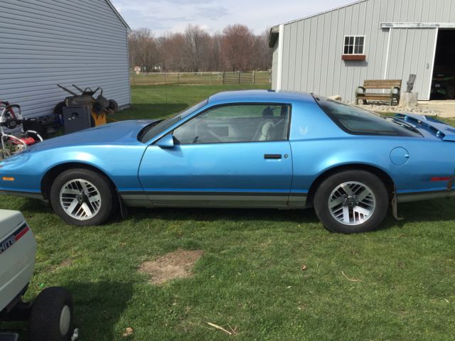 1988 Pontiac Firebird Base Coupe 2-Door 2.8L Low Miles No Reserve 1988 Pontiac Firebird