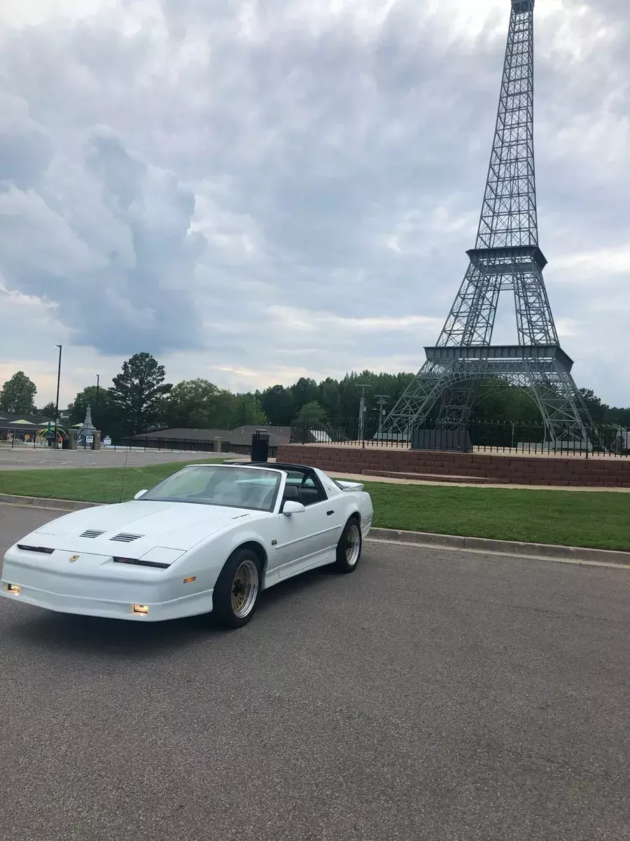 1988 Pontiac Firebird White RWD Automatic TRANS AM 1988 Pontiac Firebird TRANS AM
