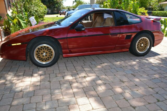 1988 Pontiac Fiero GT - photo 2