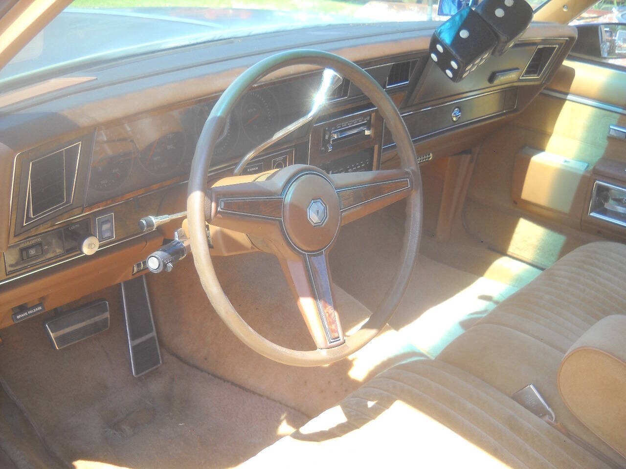 1988 Pontiac Safari Base 4dr Wagon - photo 7