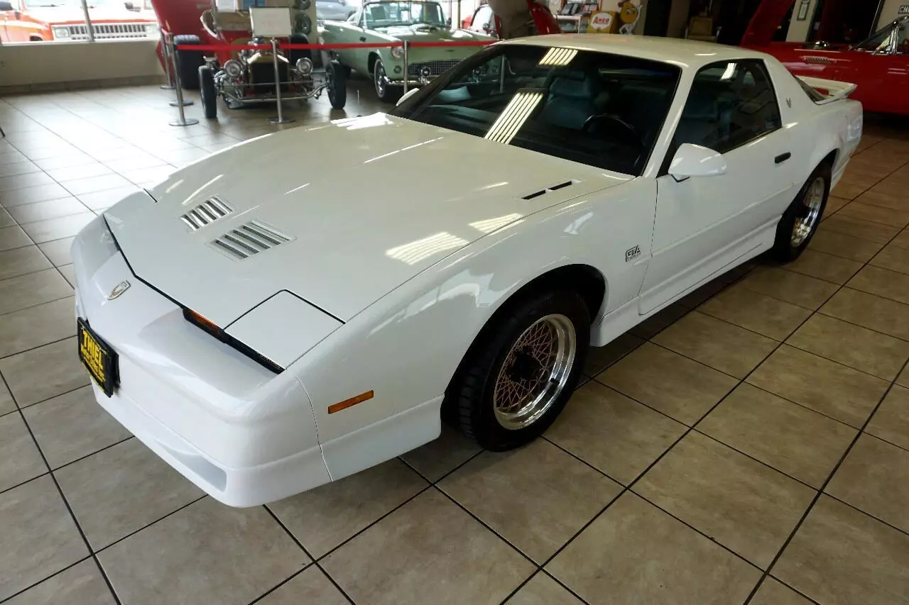 1988 Pontiac Trans Am GTA Hatchback - photo 3