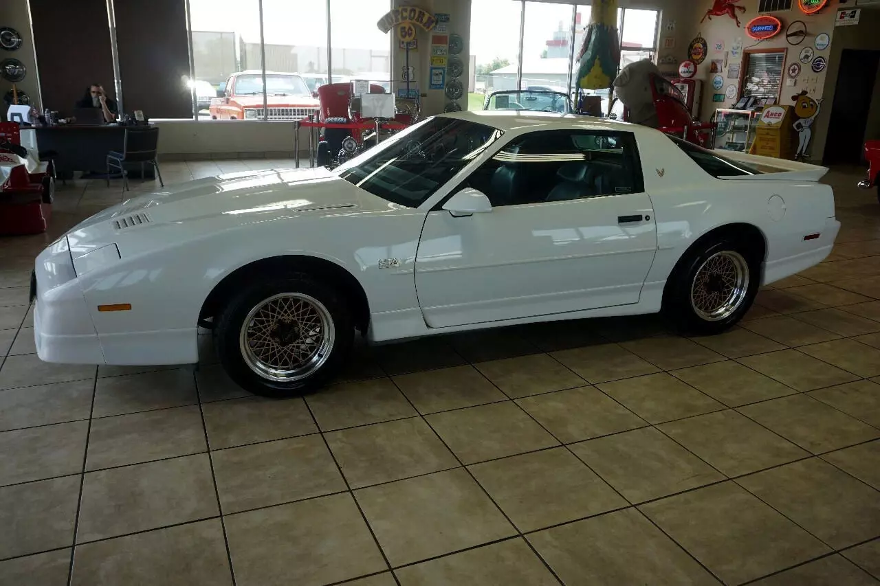 1988 Pontiac Trans Am GTA Hatchback - photo 4