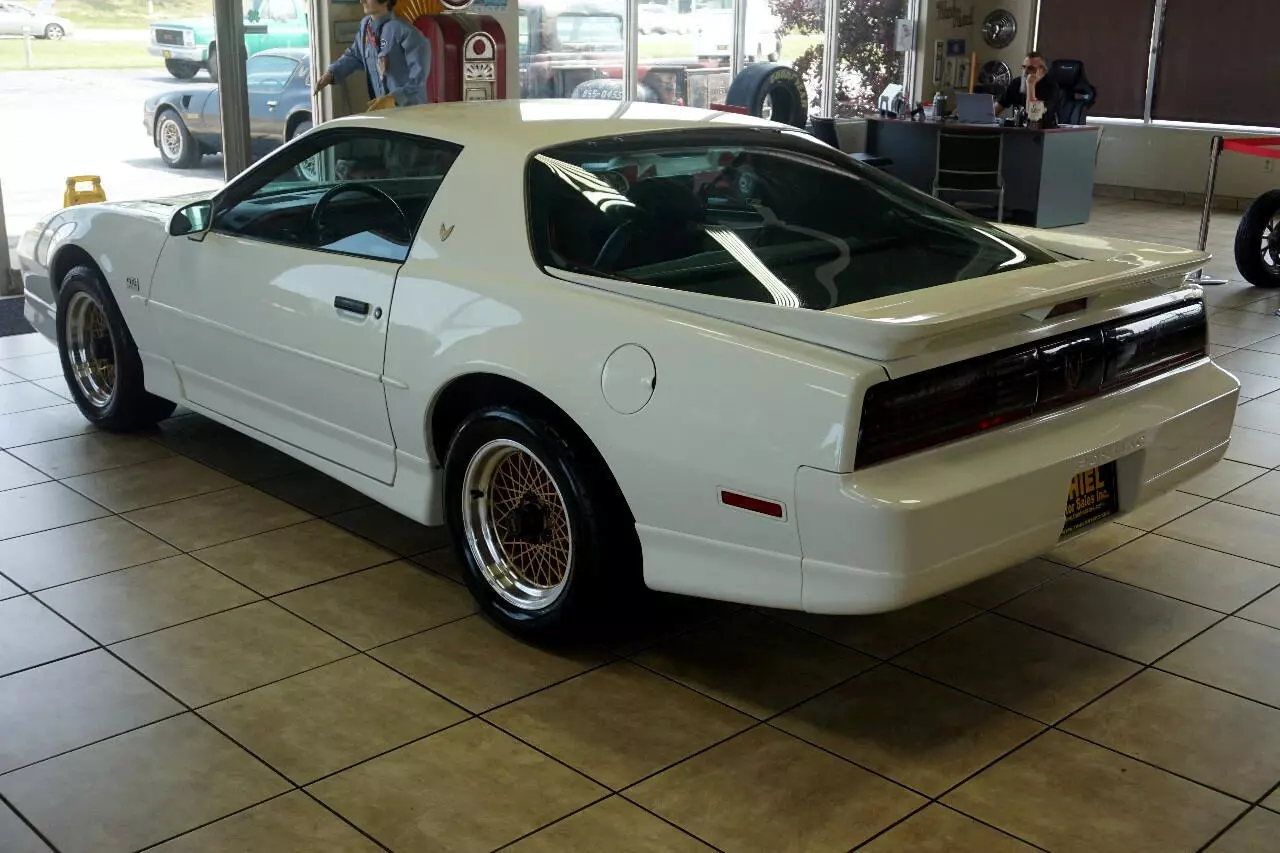 1988 Pontiac Trans Am GTA Hatchback - photo 6