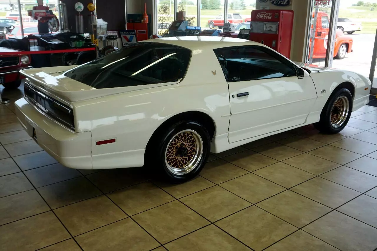 1988 Pontiac Trans Am GTA Hatchback - photo 9