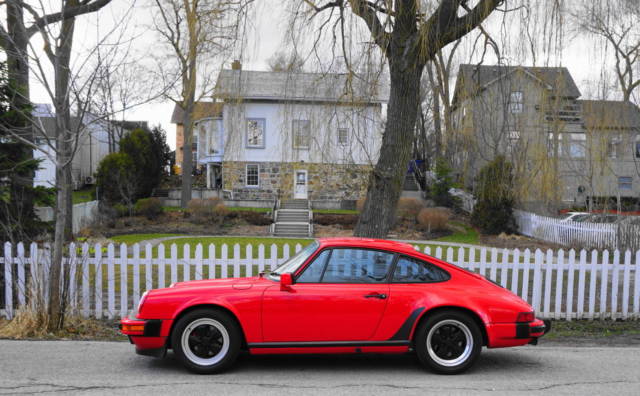 1988 Porsche 911 Carrera Coupe 2-Door 3.2L 1988 Porsche 911