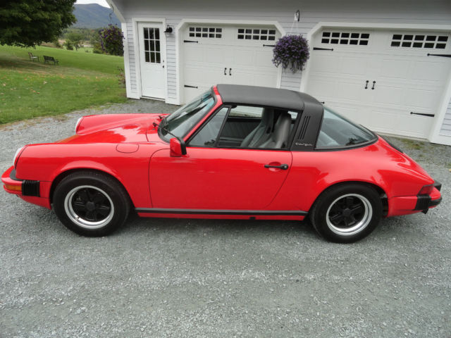 1988 Porsche 911 Carrera Targa 2-Door 3.2L 1988 Porsche 911