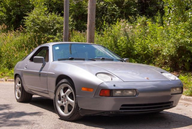 1988 Porsche 928 (Mint Condition with 30 years of service history) NO RESERVE!!! 1988 Porsche 928