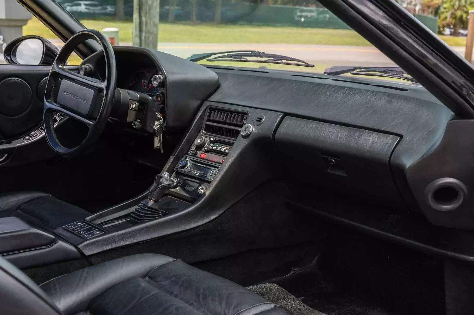 1988 Porsche 928 Black on Black – Rebuilt Engine – Runs and Drives - photo 12