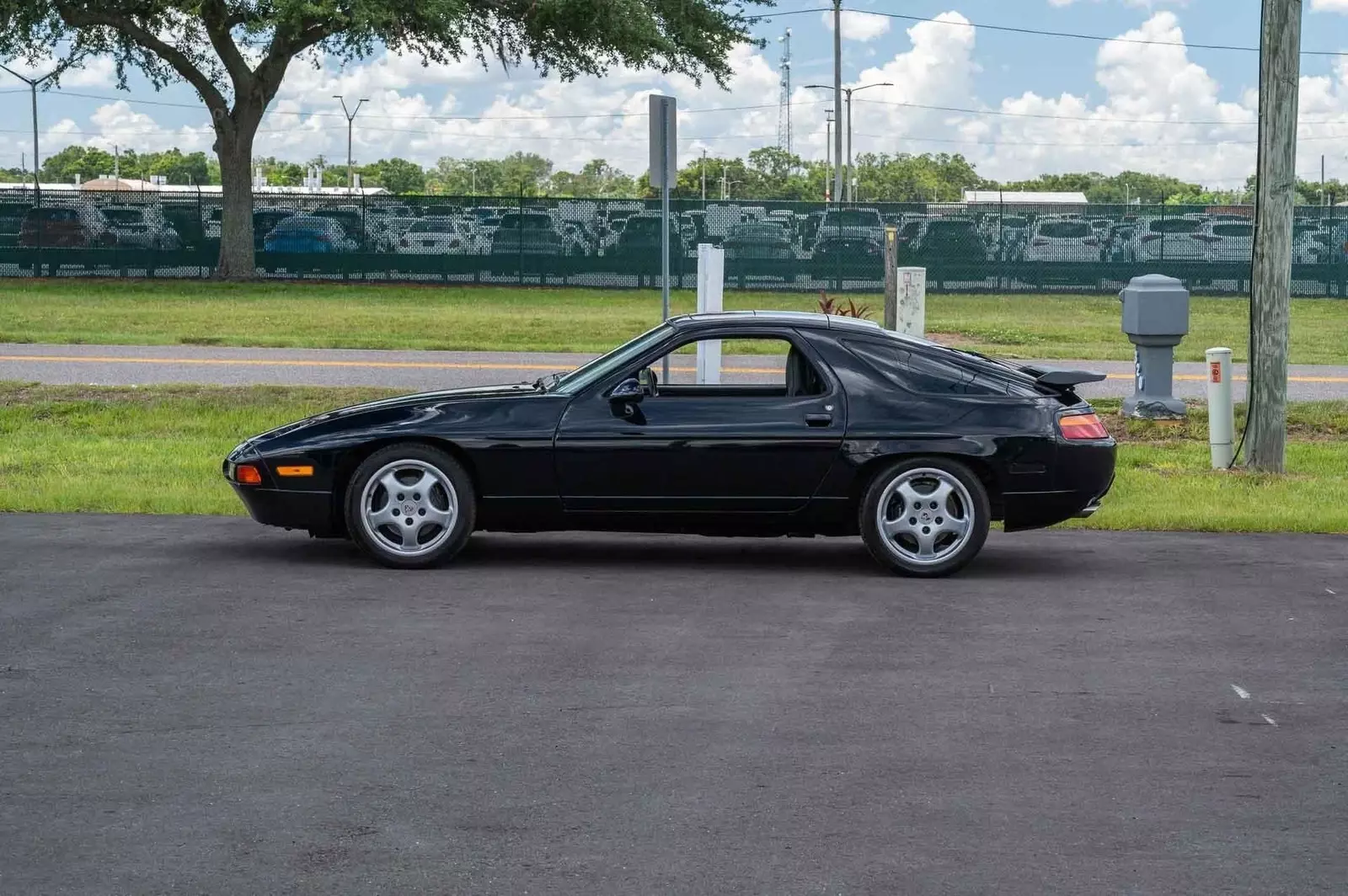 1988 Porsche 928 Black on Black – Rebuilt Engine – Runs and Drives - photo 2