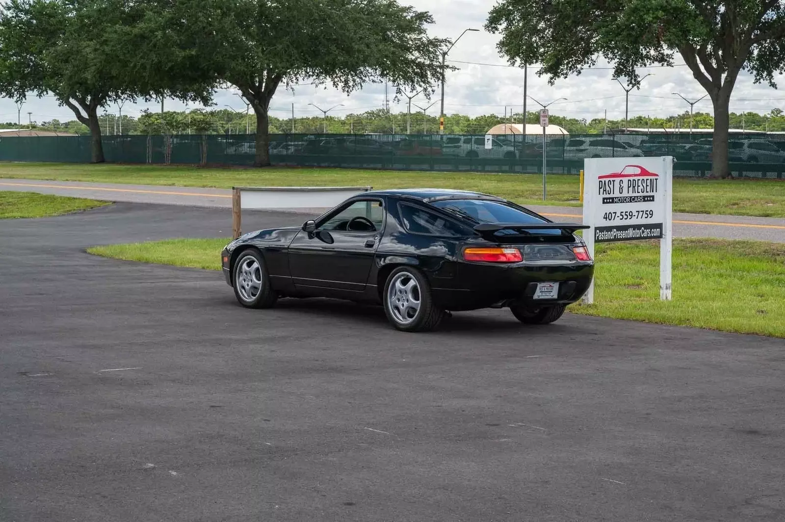 1988 Porsche 928 Black on Black – Rebuilt Engine – Runs and Drives - photo 4