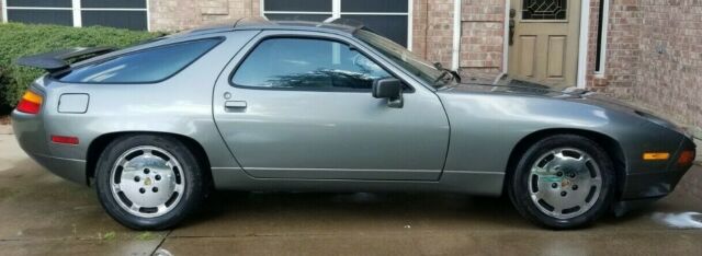 1988 Porsche 928 S4 Felsengrün (Granite Green) Metallic 1988 Porsche 928