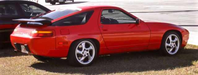 1988 Porsche 928 S4 with only 26,820 miles. LIKE NEW 1988 Porsche 928 Rear A/c unit. Moon roof