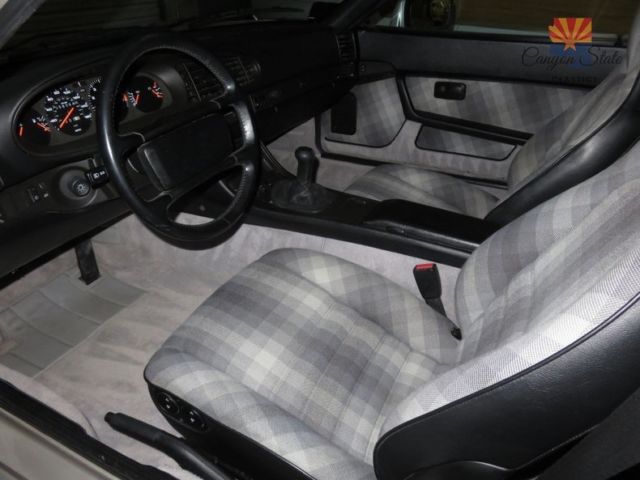 1988 Porsche 944 CELEBRATION EDITION - photo 2