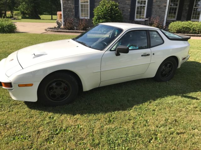 1988 Porsche 944 Base Coupe 2-Door 2.5L NO RESERVE 1988 Porsche 944 Base Coupe 2-Door