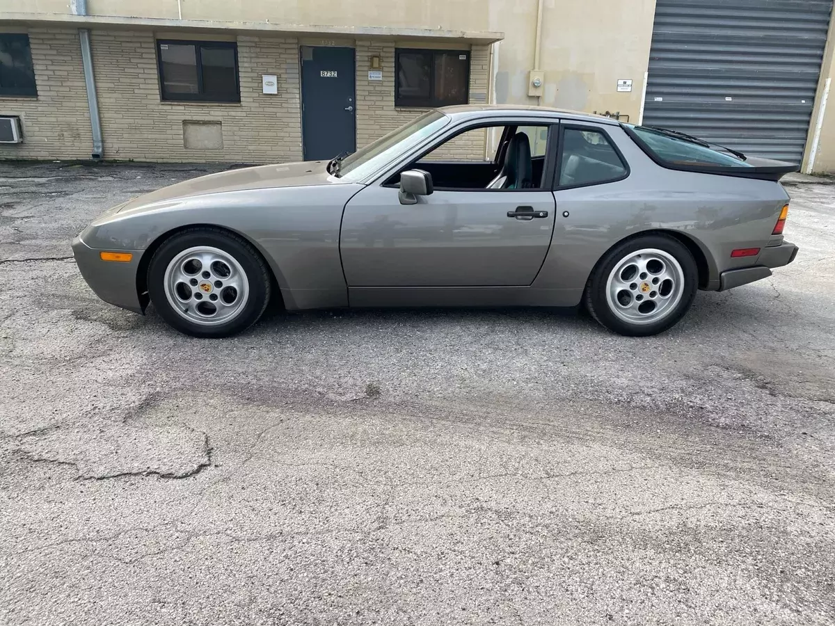 1988 Porsche 944 Coupe Grey Turbo 1988 Porsche 944 Turbo