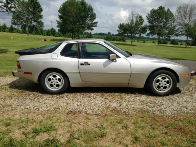 1988 Porsche 944 in near MINT CONDITION ! 1988 Porsche 944